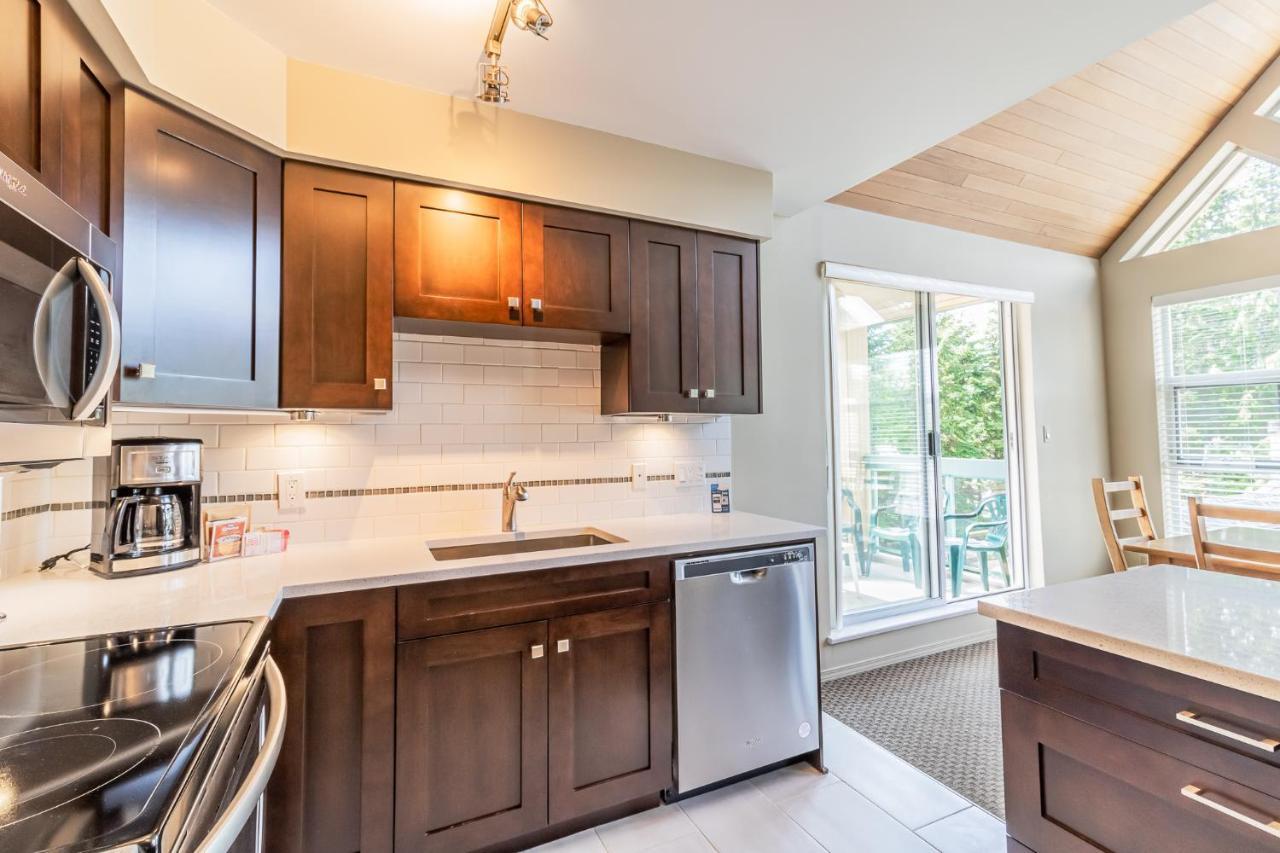 Snowbird Townhouses By Elevate Vacations Whistler Exterior foto